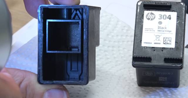 HP schwarze Tintenpatrone Vlies zwischen Schwamm und Druckerdüsen